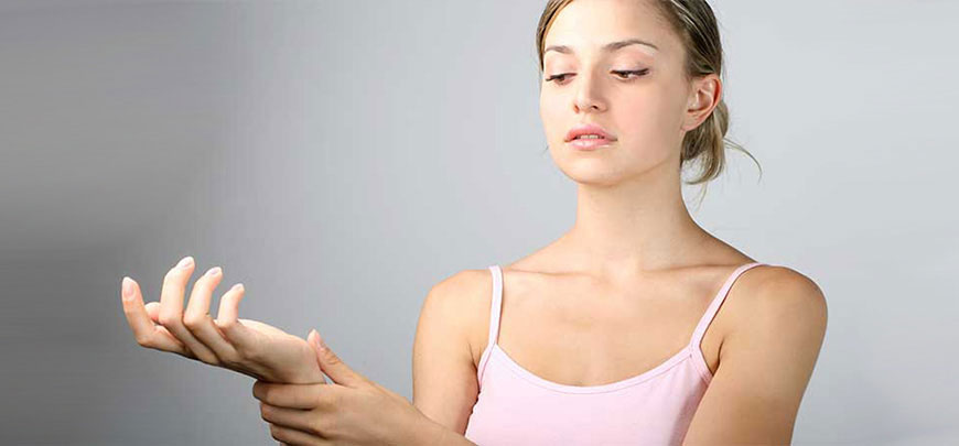 patient receiving carpal tunnel syndrome in Sacramento