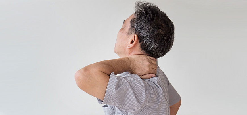 patient receiving neck pain in Sacramento