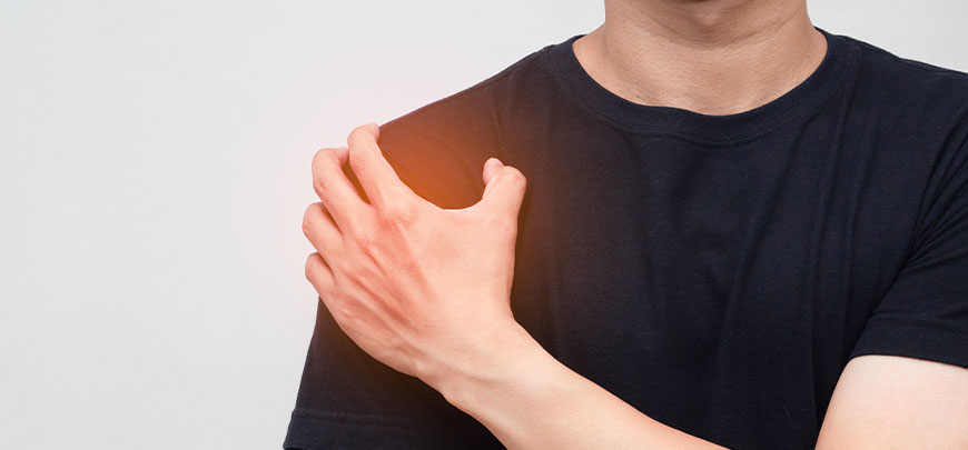 patient needing shoulder tendinopathy treatment in Sacramento